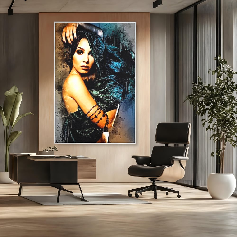 Tablou canvas cu tablou canvas portret femeie misterioasa, in rama de aluminiu argintiu, pe perete intr-un birou